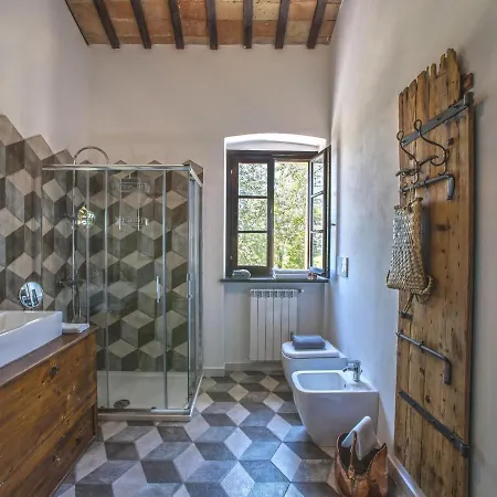 Traditional In With Swimming Pool *