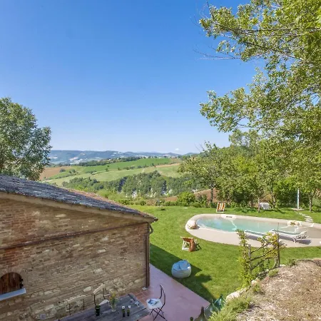 Traditional In With Swimming Pool Willa Montefelcino