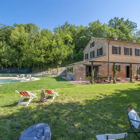 Willa Traditional In With Swimming Pool