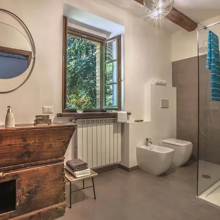 Traditional In With Swimming Pool