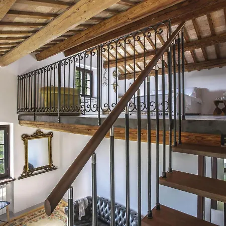 Traditional In With Swimming Pool *