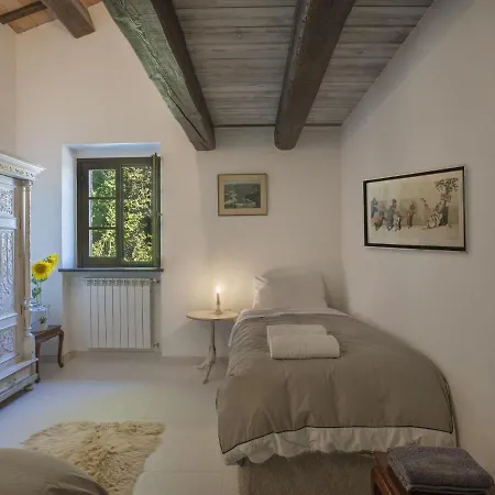 Traditional In With Swimming Pool